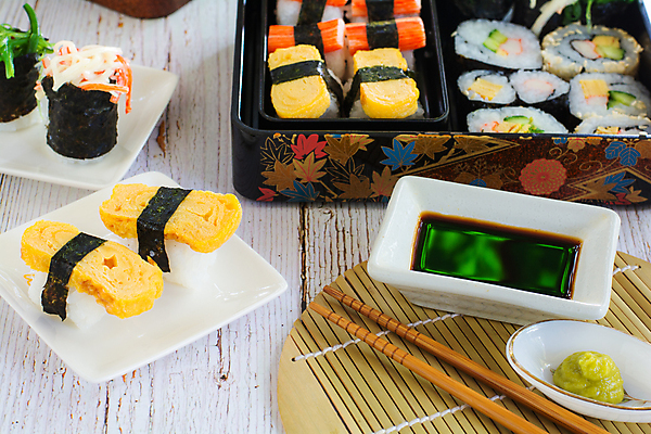 포토 JPG 해외이미지 전통 접시 아시아 음식 바다 젓가락 밥 새우 건강 어류 요리 사람없음 초록색 세트 컬러풀 식당 일본 식사 저녁식사 초밥 회 신선 해조류 고급 고추냉이 참치 먹기 해산물 대나무 메뉴 날것 롤 캘리포니아 연어 레시피 모음 생강 점심식사 대두 석판 해외포토 나무 식기 나라 컬러 컨셉 채소 모션 수저 갑각류 한글 상점 미국 수중동물 양념 해양식물 일본음식 파일형식 이미지허브