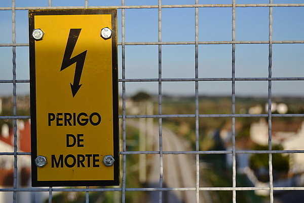 포토 JPG 해외이미지 디자인 외관 여행 백그라운드 컨셉 비즈니스 건축양식 하늘 경고 안전 사람없음 야외 건물 물 파란색 강 반사 노란색 미국 정보 도시 위험 심볼 사인 보안 일반 해외포토 자연요소 건축물 건축 컬러 북아메리카 파일형식 이미지허브