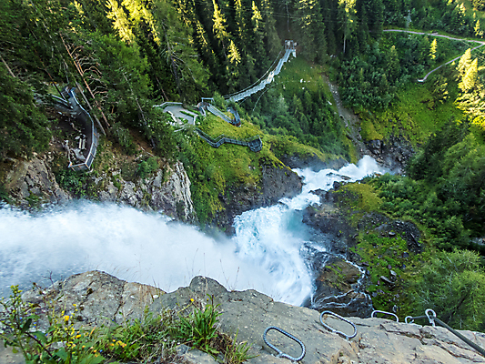 포토 JPG 해외이미지 나무 스포츠 여행 포즈 배낭 자연 휴가 휴식 산 스트레스 파노라마 사람없음 야외 물 등산 폭포 하이킹 자유 시골 개울 오스트리아 숲 오르기 알프스 해외포토 자연요소 식물 유럽 컨셉 가방 모션 레저 촬영기법 강 트래킹 생태계 파일형식 이미지허브