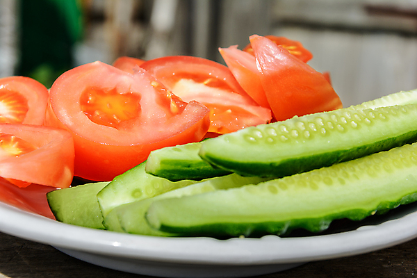 포토 JPG 해외이미지 그릇 식기 접시 조각 토마토 채소 오이 근접촬영 사람없음 샐러드 신선 해외포토 음식 뷰포인트 파일형식 이미지허브