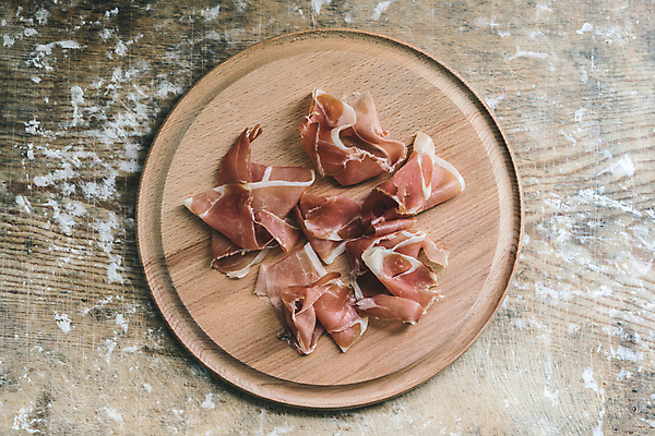 포토 JPG 해외이미지 전통 음식 백그라운드 재료 탁자 치즈 샌드위치 건강 육류 돼지고기 요리 사람없음 목재 빨간색 초록색 농장 검은색 식사 이탈리아 흰색 신선 파마 소시지 맛 아침식사 애피타이저 농부 먹기 허브 그리스 유기농 올리브 햄 베이컨 후추 로즈메리 점심식사 스페인어 식품점 해외포토 나무 식물 직업 헤어스타일 웰빙 열매 유럽 컬러 가구 컨셉 농업 식재료 모션 유제품 상점 가공식품 향신료 파일형식 이미지허브