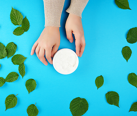 포토 JPG 해외이미지 손 잎 실내 손짓 신체부위 뷰티 화장품 크림 파란배경 해외포토 식물 백그라운드 모션 사람 내부 파란색 파일형식 이미지허브