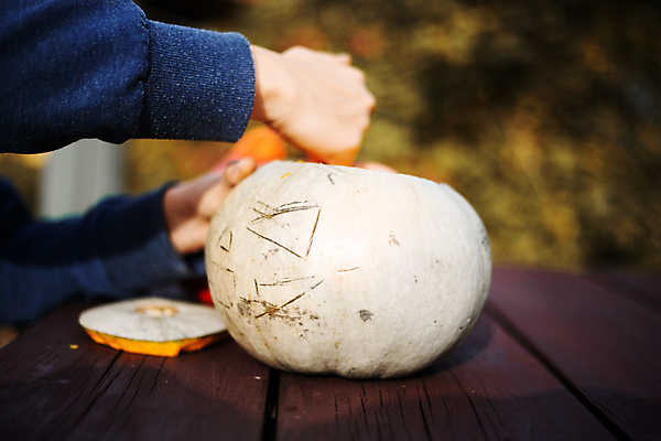 포토 JPG 해외이미지 전통 라이프스타일 계절 얼굴 채소 오렌지 탁자 호박 휴가 주택 관리 씨앗 한명 장식 숟가락 할로윈 가을 등불 축하 칼 자르기 심볼 준비 만들기 박 목각 스쿼시 10월 방법 잭오랜턴 해외포토 식물 1 스포츠 가구 컨셉 과일 모션 조명 수저 사람 건물 생활 신체부위 구기 날짜 파일형식 이미지허브