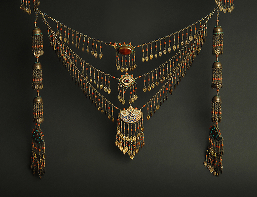 포토 JPG 해외이미지 전통 디자인 여자 아시아 백그라운드 동양인 사람없음 장식 빨간색 뷰티 머리 유행 금속 검은색 어둠 수확 골동품 바위 고급 보석 복고 청동 약혼 동쪽 고립 옛날 특별함 팬던트 핸드메이드 스타일 해외포토 나라 컬러 결혼 컨셉 농업 재질 사람 인종 신체부위 돌_바위 광석 방향 약속 파일형식 이미지허브