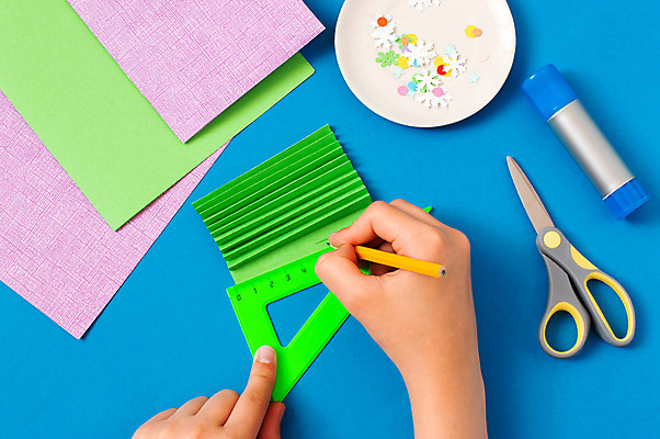 포토 JPG 해외이미지 나무 디자인 계절 별 종이 백그라운드 컨셉 크리스마스 탁자 휴가 새해 아이디어 자 미술 설명 취미 사람없음 장식 초록색 세트 컬러풀 연필 축제 희망 도구 축하 눈송이 자르기 공예 묘사 전나무 수공예 DIY 접착제 프로젝트 핸드메이드 가문비나무 해외포토 자연요소 식물 기념일 감정 컬러 가구 모션 문화예술 문구용품 학용품 눈_날씨 필기구 풀_접착제 파일형식 이미지허브