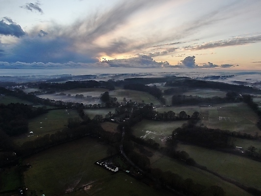 포토 JPG 해외이미지 나무 영국 잉글랜드 안테나 사람없음 안개 시골 드론 해외포토 식물 유럽 통신 날씨 파일형식 이미지허브