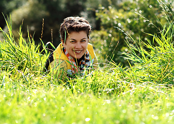 포토 JPG 해외이미지 백인 라이프스타일 공원 여자 행복 얼굴 밭 자연 휴가 휴식 따뜻함 사랑 한명 사람 성인 야외 초록색 갈색 걷기 맑음 봄 우정 시골 해외포토 서양인 1 계절 공공시설 감정 컬러 컨셉 농업 모션 날씨 생활 신체부위 친구 생태계 파일형식 이미지허브