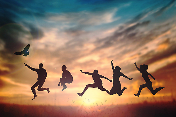 포토 JPG 해외이미지 주간 전신 한마리 실루엣 가족 조류 하늘 함께함 사람 여러명 야외 여름휴가 바캉스 점프 일몰 즐거움 해외포토 자연요소 동물 1 감정 다수 컨셉 관계 모션 휴가 촬영기법 노을 파일형식 여름_계절 이미지허브