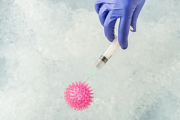 포토 JPG 해외이미지 손 주사기 들기 신체부위 의사 보호 주사약 백신 예방접종 예방주사 위생관리 전염병 코로나바이러스 해외포토 컨셉 의학 의료기기 모션 관리 사람 약 의료진 바이러스 질병 예방 접종 파일형식 이미지허브