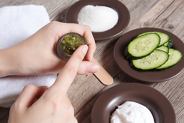 포토 JPG 해외이미지 백인 손 컨셉 신체 재료 휴식 오이 주택 건강 가면 사람없음 치료 수건 뷰티 스파 목욕 화장품 마사지 사발 어플리케이션 씻기 상품 손톱관리 설탕 피부 크림 에코 유기농 아로마 소금 주걱 스킨케어 아로마테라피 테라피 내추럴 돌봄 보습 위생관리 핸드메이드 비건 해외포토 서양인 웰빙 채소 의학 모션 주방용품 관리 건물 신체부위 위생용품 환경 청결 사기그릇 네일아트 채식주의자 파일형식 이미지허브