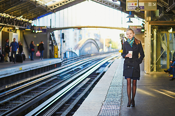 포토 JPG 해외이미지 백인 모델 라이프스타일 유럽 도로 커피 음료 여행 비즈니스 교통시설 아침 한명 사람 성인 야외 유행 기차 프랑스 흰색 도시 업무 기다림 전철 역 떨어짐 날씬함 승객 지하 바둑 일반 단상 프랑스어 파리(프랑스) 해외포토 주간 서양인 문자 1 나라 길 육상교통 컬러 교통 컨셉 모션 놀이 대중교통 생활 작업 몸매 시설 파일형식 이미지허브