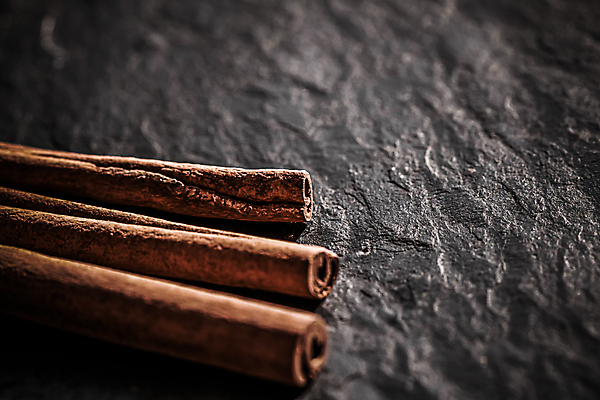 포토 JPG 해외이미지 그림자 근접촬영 사람없음 어둠 돌_바위 향신료 시나몬스틱 해외포토 뷰포인트 시나몬 향미료 파일형식 이미지허브
