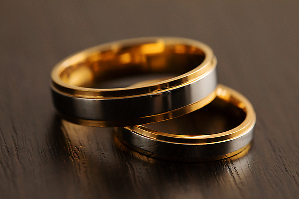 포토 JPG 해외이미지 커플 기념일 행복 결혼 결혼식 남편 설계 함께함 선물 사랑 사람없음 장식 빛 반사 노란색 믿음 금속 어둠 희망 축하 아내 원형 황금 보석 성직자 심볼 기념품 청동 백금 영원 해외포토 도형 감정 종교 컬러 컨셉 관계 재질 이벤트 광석 오브젝트 파일형식 이미지허브