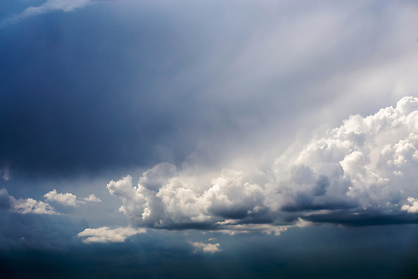 포토 JPG 해외이미지 계절 백그라운드 자연 하늘 날씨 산 사람없음 야외 파란색 빛 햇빛 환경 어둠 침묵 봄 흰색 분위기 저녁 5월 부드러움 폭풍 솜털 거인 내추럴 고체 진짜 천창 전후 해외포토 컬러 컨셉 태양 소리 감각 비교 날짜 야간 생태계 파일형식 이미지허브