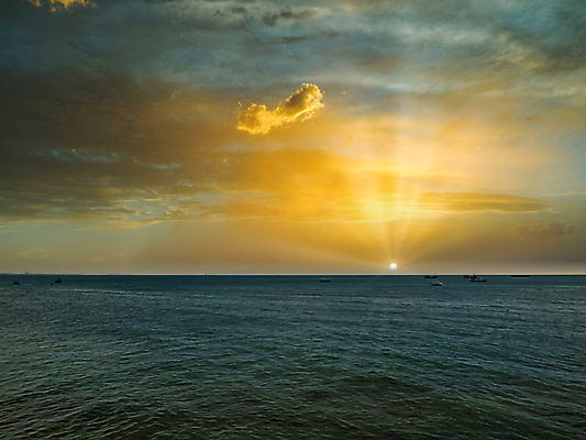 포토 JPG 해외이미지 구름 파도 바다 여행 백그라운드 오렌지 교통시설 자연 하늘 아침 낚시 휴가 휴식 항해 풍경 사람없음 야외 물 여름 파란색 빛 태양 뷰티 반사 평화 일출 황혼 일몰 보트 저녁 함선 장면 낚시꾼 내추럴 수평선 해외포토 주간 자연요소 계절 컬러 교통 컨셉 배_교통 과일 레저 노을 야간 시설 생태계 파일형식 이미지허브