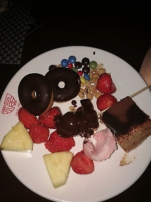 포토 JPG 해외이미지 접시 손 얼굴 음식 조각 백그라운드 과일 비즈니스 탁자 딸기 아이스크림 디저트 주택 바나나 관리 사탕 사람 앉기 사람없음 스마트폰 사무실 알약 갈색 과자 케이크 초콜릿 방 사막 잡기 생일 달콤 작음 굽기 가득함 크림 슬라이스 온라인 고립 페스츄리 해외포토 식기 기념일 빵 컬러 가구 모션 건물 신체부위 핸드폰 스마트기기 약 맛 크기 구이 파일형식 이미지허브