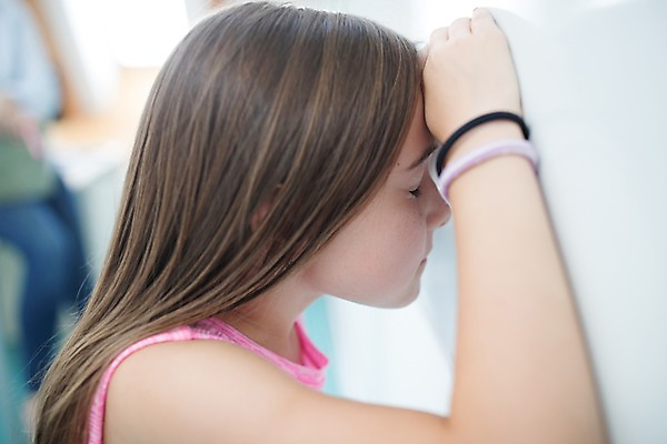 포토 JPG 서양인 외국인 여자 어린이 교실 학교 실내 서기 사람 앉기 상반신 두명 옆모습 10대 스쿨라이프 눈감음 교사 기댐 칠판 체코 소녀만 국내포토 직업 라이프스타일 교육 유럽 뷰포인트 모션 청소년 인종 내부 여자만 어린이만 파일형식