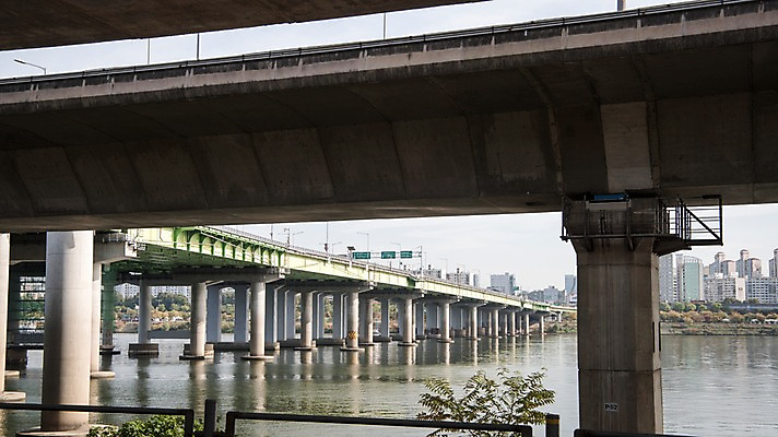 포토 JPG 주간 서울 한국 사람없음 야외 도시풍경 도시 강가 한강 다리밑 한남대교 국내포토 자연요소 아시아 풍경 강 다리_건축물 아래 랜드마크 파일형식