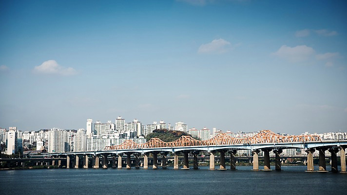 포토 JPG 주간 구름 하늘 서울 한국 빌딩 사람없음 야외 도시풍경 도시 강가 한강 동호대교 국내포토 자연요소 아시아 풍경 건물 강 다리_건축물 랜드마크 파일형식