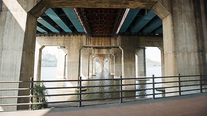 포토 JPG 주간 서울 한국 사람없음 야외 도시풍경 도시 강가 한강 다리밑 동호대교 국내포토 자연요소 아시아 풍경 강 다리_건축물 아래 랜드마크 파일형식