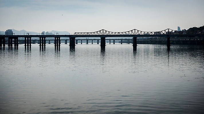 포토 JPG 주간 하늘 서울 한국 사람없음 야외 도시풍경 도시 강가 한강 동호대교 국내포토 자연요소 아시아 풍경 강 다리_건축물 랜드마크 파일형식