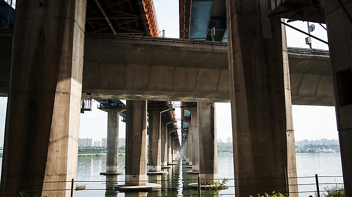 포토 JPG 주간 로우앵글 서울 한국 사람없음 야외 도시풍경 도시 강가 한강 다리밑 동호대교 국내포토 자연요소 아시아 뷰포인트 풍경 강 다리_건축물 아래 랜드마크 파일형식