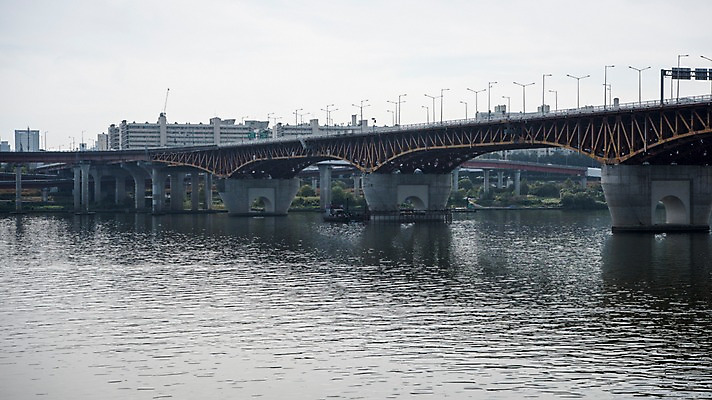 포토 JPG 주간 하늘 서울 한국 사람없음 야외 도시풍경 도시 강가 한강 성수대교 국내포토 자연요소 아시아 풍경 강 다리_건축물 랜드마크 파일형식