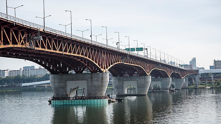 포토 JPG 주간 하늘 서울 한국 사람없음 야외 도시풍경 도시 강가 한강 성수대교 국내포토 자연요소 아시아 풍경 강 다리_건축물 랜드마크 파일형식