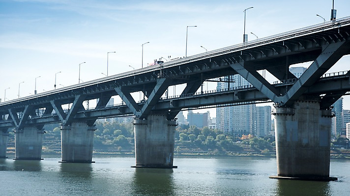 포토 JPG 주간 구름 하늘 서울 한국 빌딩 사람없음 야외 도시풍경 도시 강가 한강 청담대교 국내포토 자연요소 아시아 풍경 건물 강 다리_건축물 랜드마크 파일형식
