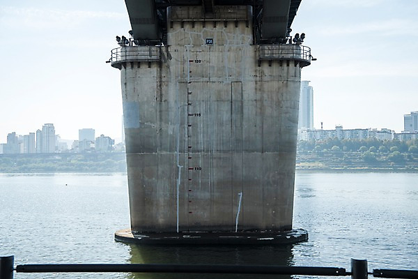 포토 JPG 주간 하늘 서울 한국 빌딩 사람없음 야외 도시풍경 도시 강가 한강 청담대교 국내포토 자연요소 아시아 풍경 건물 강 다리_건축물 랜드마크 파일형식