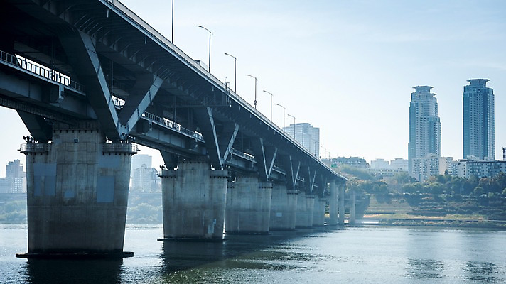 포토 JPG 주간 구름 하늘 서울 한국 빌딩 사람없음 야외 도시풍경 도시 강가 한강 청담대교 국내포토 자연요소 아시아 풍경 건물 강 다리_건축물 랜드마크 파일형식