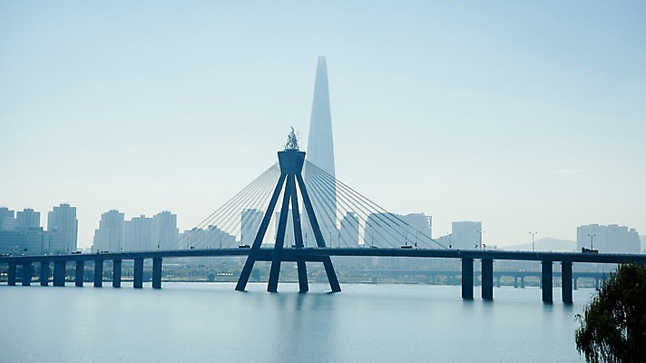 포토 JPG 주간 하늘 서울 한국 빌딩 사람없음 야외 도시풍경 도시 강가 한강 올림픽대로 국내포토 자연요소 아시아 풍경 건물 강 다리_건축물 랜드마크 파일형식