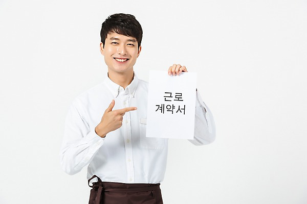 포토 JPG 스튜디오촬영 응시 남자 실내 한명 미소 들기 누끼 사람 상반신 20대 성인 앞모습 앞치마 한국인 가리킴 종업원 흰배경 계약서 아르바이트 성인남자한명만 비정규직 국내포토 직업 1 시선 뷰포인트 백그라운드 비즈니스 모션 표정 동양인 손짓 청년 내부 흰색 남자한명만 성인남자만 파일형식