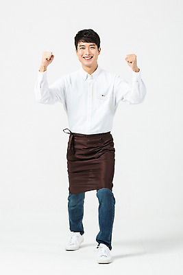 포토 JPG 스튜디오촬영 전신 응시 남자 실내 한명 서기 미소 누끼 사람 20대 청년 성인 앞모습 파이팅 앞치마 주먹 한국인 흰배경 긍정 아르바이트 성인남자한명만 비정규직 소상공인 국내포토 직업 1 시선 뷰포인트 백그라운드 컨셉 비즈니스 모션 표정 동양인 내부 경제 흰색 상인 남자한명만 성인남자만 파일형식
