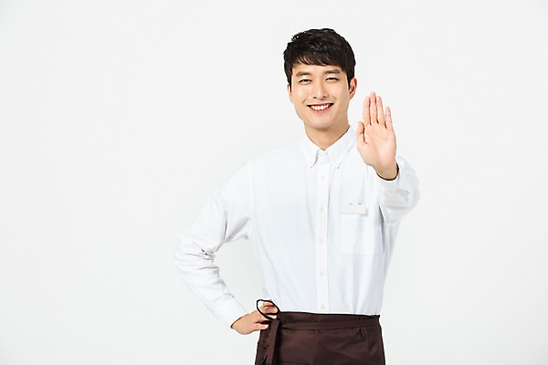 포토 JPG 스튜디오촬영 응시 남자 실내 한명 미소 누끼 사람 상반신 20대 성인 앞모습 앞치마 한국인 거절 손내밀기 흰배경 아르바이트 성인남자한명만 비정규직 갑질 소상공인 국내포토 직업 1 시선 뷰포인트 백그라운드 컨셉 비즈니스 표정 동양인 손짓 청년 내부 경제 흰색 상인 남자한명만 성인남자만 파일형식