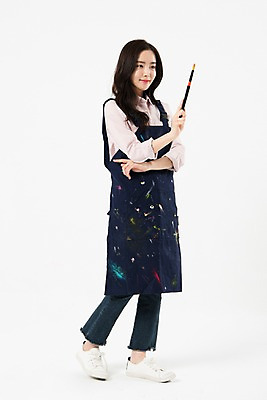 포토 JPG 스튜디오촬영 전신 직업 응시 여자 생각 모션 실내 미술 한명 미소 들기 누끼 사람 20대 성인 옆모습 앞치마 한국인 붓 고민 흰배경 그림 화가 미대생 성인여자한명만 국내포토 1 시선 감정 뷰포인트 백그라운드 문화예술 표정 동양인 청년 내부 흰색 여자한명만 성인여자만 파일형식