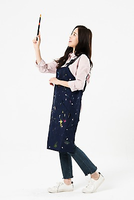 포토 JPG 스튜디오촬영 전신 직업 여자 생각 모션 실내 미술 한명 서기 미소 들기 누끼 사람 20대 성인 옆모습 앞치마 한국인 올려보기 붓 흰배경 그림 화가 미대생 성인여자한명만 국내포토 1 뷰포인트 백그라운드 문화예술 표정 동양인 청년 내부 흰색 여자한명만 성인여자만 파일형식