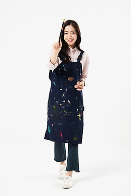 포토 JPG 스튜디오촬영 전신 직업 여자 모션 실내 미술 한명 서기 미소 들기 누끼 사람 20대 성인 앞모습 앞치마 한국인 붓 흰배경 그림 화가 미대생 성인여자한명만 국내포토 1 뷰포인트 백그라운드 문화예술 표정 동양인 청년 내부 흰색 여자한명만 성인여자만 파일형식