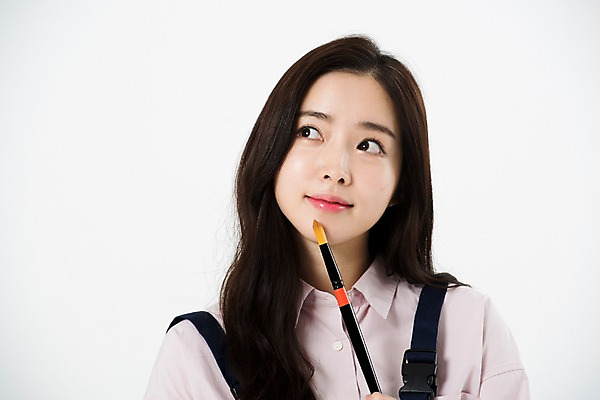 포토 JPG 스튜디오촬영 직업 응시 여자 생각 모션 실내 미술 한명 들기 누끼 사람 상반신 20대 성인 앞모습 앞치마 한국인 붓 고민 흰배경 그림 화가 미대생 성인여자한명만 국내포토 1 시선 감정 뷰포인트 백그라운드 문화예술 동양인 청년 내부 흰색 여자한명만 성인여자만 파일형식