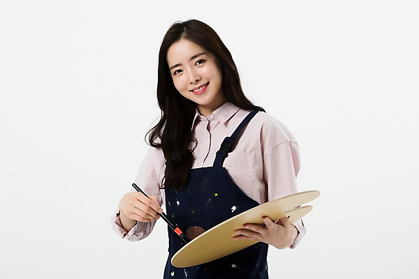 포토 JPG 스튜디오촬영 직업 응시 여자 모션 실내 미술 한명 미소 들기 누끼 사람 상반신 20대 성인 옆모습 앞치마 물감 한국인 붓 팔레트 흰배경 그림 화가 미대생 섞기 성인여자한명만 국내포토 1 시선 뷰포인트 백그라운드 문화예술 표정 동양인 청년 내부 미술도구 흰색 여자한명만 성인여자만 파일형식