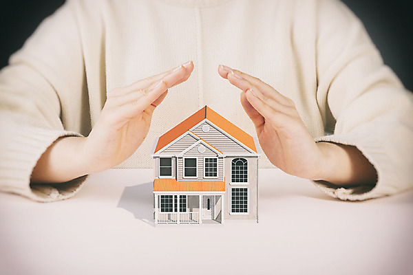 PSD 편집이미지 여자 부동산 주택 한명 사람 상반신 성인 앞모습 한국인 내집마련 손모양 집매매 담보 월세 임대주택 장기전세주택 전세 청약통장 성인여자한명만 주택청약 청약 이미지편집 모양 1 뷰포인트 동양인 건물 경제 재산 통장 여자한명만 성인여자만 파일형식 손_신체부위