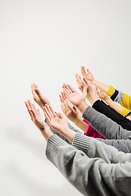 포토 JPG 스튜디오촬영 기독교 40대 중년 실내 누끼 여러명 20대 성인 신체부위 30대 믿음 한국인 양손 기도 예배 찬양 숭배 국내포토 손 감정 종교 다수 사람 동양인 청년 내부 장년 파일형식