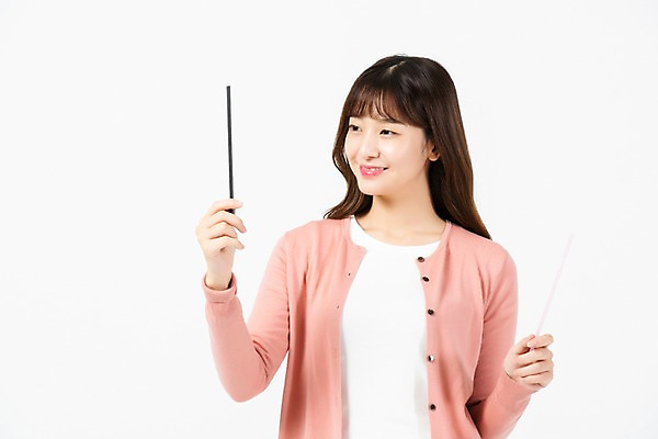 포토 JPG 스튜디오촬영 응시 여자 종이 대학생 실내 빨대 한명 미소 들기 누끼 사람 상반신 20대 청년 성인 앞모습 청춘 자연보호 환경 그린캠페인 재활용 한국인 플라스틱 흰배경 성인여자한명만 제로웨이스트 그린슈머 국내포토 1 학생 시선 캠페인 뷰포인트 백그라운드 컨셉 모션 자연 재질 표정 동양인 내부 흰색 보호 사회이슈 친환경 여자한명만 성인여자만 파일형식