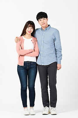 포토 JPG 스튜디오촬영 전신 응시 여자 남자 대학생 안기 실내 서기 미소 누끼 사람 20대 청년 성인 두명 앞모습 청춘 팔짱 자연보호 환경 그린캠페인 한국인 흰배경 어깨에손 제로웨이스트 그린슈머 국내포토 학생 시선 캠페인 뷰포인트 백그라운드 컨셉 모션 자연 표정 동양인 내부 흰색 보호 사회이슈 파일형식