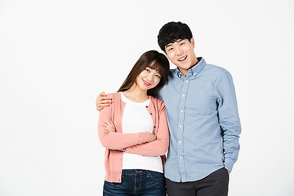 포토 JPG 스튜디오촬영 응시 여자 남자 대학생 실내 미소 누끼 사람 상반신 20대 청년 성인 두명 앞모습 청춘 팔짱 자연보호 환경 그린캠페인 기댐 한국인 흰배경 어깨에손 제로웨이스트 그린슈머 국내포토 학생 시선 캠페인 뷰포인트 백그라운드 컨셉 모션 자연 표정 동양인 내부 흰색 보호 사회이슈 파일형식