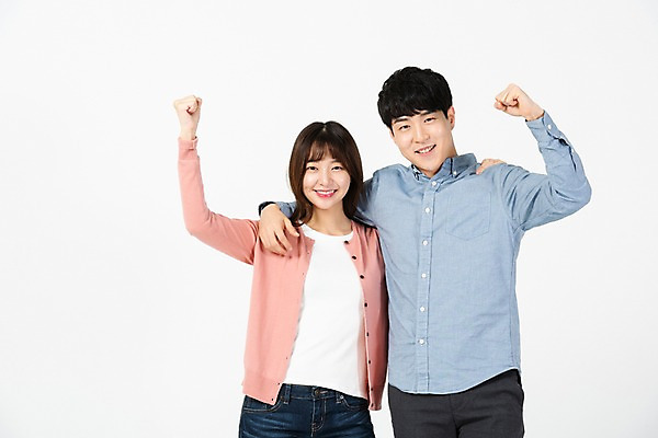 포토 JPG 스튜디오촬영 응시 여자 남자 대학생 어깨동무 실내 미소 누끼 사람 상반신 20대 청년 성인 두명 앞모습 청춘 자연보호 환경 그린캠페인 파이팅 한국인 흰배경 제로웨이스트 그린슈머 국내포토 학생 시선 캠페인 뷰포인트 포즈 백그라운드 컨셉 모션 자연 표정 동양인 내부 흰색 보호 사회이슈 파일형식