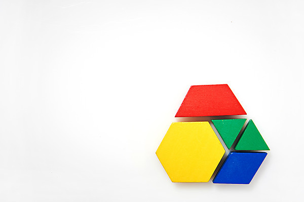 포토 JPG 스튜디오촬영 교육 실내 누끼 사람없음 하이앵글 컬러풀 오브젝트 흰배경 교구 육면체 교육용품 유아교구 습득 에듀 완구용품 창의력 나무블록 플랫레이 국내포토 도형 뷰포인트 컬러 백그라운드 문구용품 내부 목재 블록 흰색 플랫 유아교재 에듀케이션 파일형식