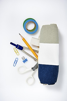 포토 JPG 스튜디오촬영 교육 가위 실내 누끼 사람없음 하이앵글 필기구 연필 오브젝트 흰배경 지우개 교구 클립 테이프 교육용품 컴파스 필통 에듀 완구용품 창의력 플랫레이 국내포토 뷰포인트 백그라운드 문구용품 학용품 내부 흰색 플랫 에듀케이션 파일형식