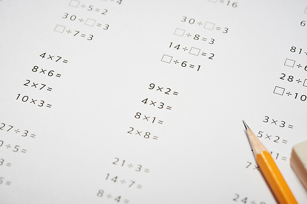 포토 JPG 스튜디오촬영 교육 교재 실내 사람없음 숫자 연필 수학 오브젝트 지우개 교구 교육용품 수학교육 문제 에듀 완구용품 창의력 국내포토 문자 교과목 문구용품 학용품 내부 필기구 에듀케이션 파일형식