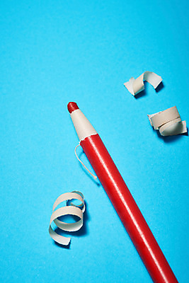 포토 JPG 스튜디오촬영 교육 실내 누끼 사람없음 하이앵글 한개 오브젝트 교구 파란배경 교육용품 빨간펜 에듀 완구용품 창의력 플랫레이 국내포토 1 뷰포인트 백그라운드 문구용품 내부 파란색 펜 플랫 에듀케이션 파일형식